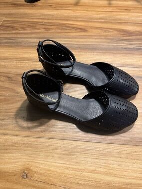 MaxMuxun Black Perforated Ankle-Strap Flats